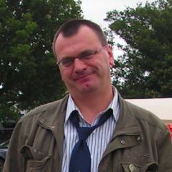 Janusz Sielicki - Do Polski się przyznawał, jednakrze przybył na festiwal jako człowiek IAF i tako się prezentował